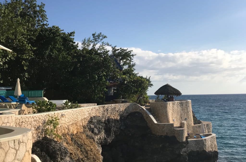 Travel to the cliffs in Negril